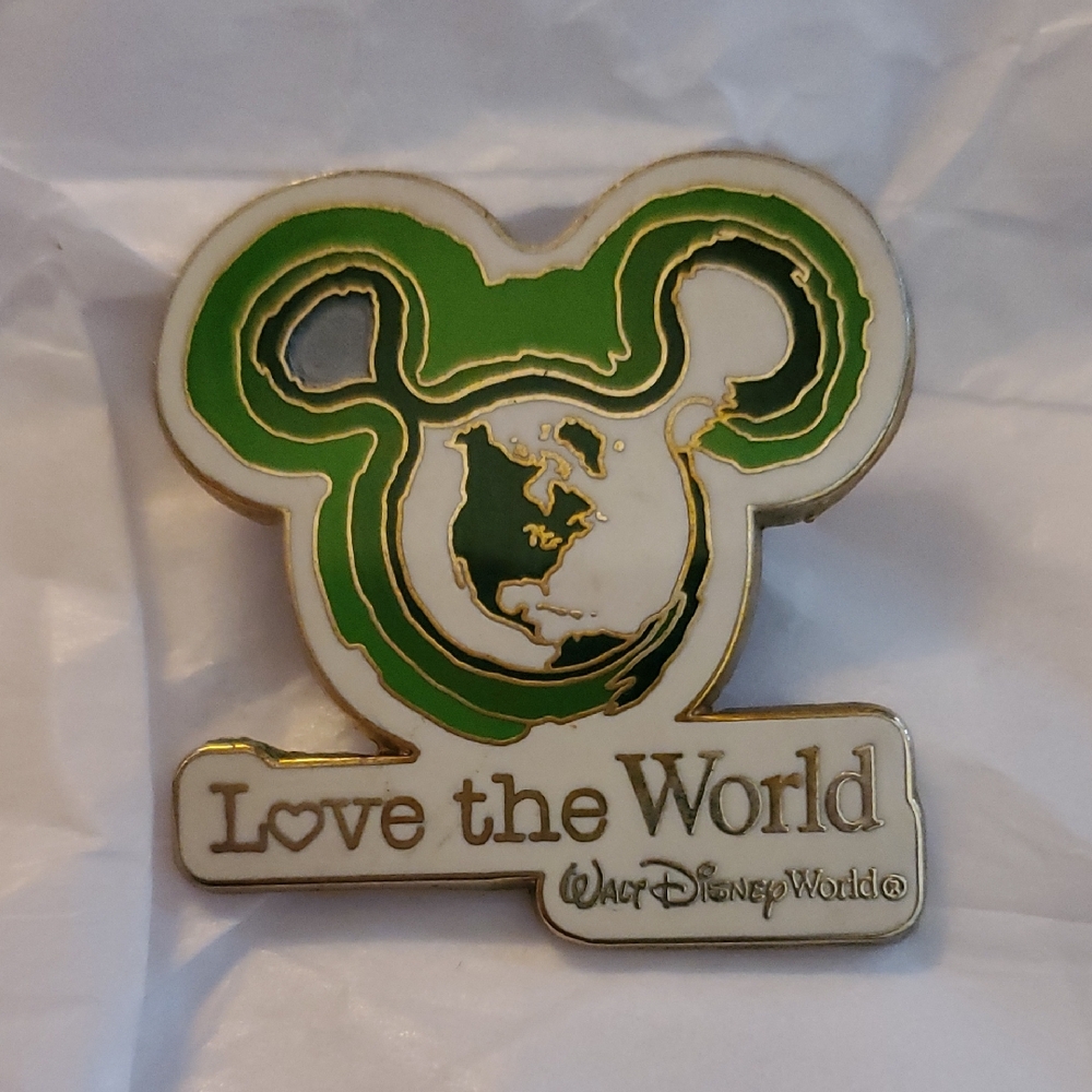 Disney Pin Love The World